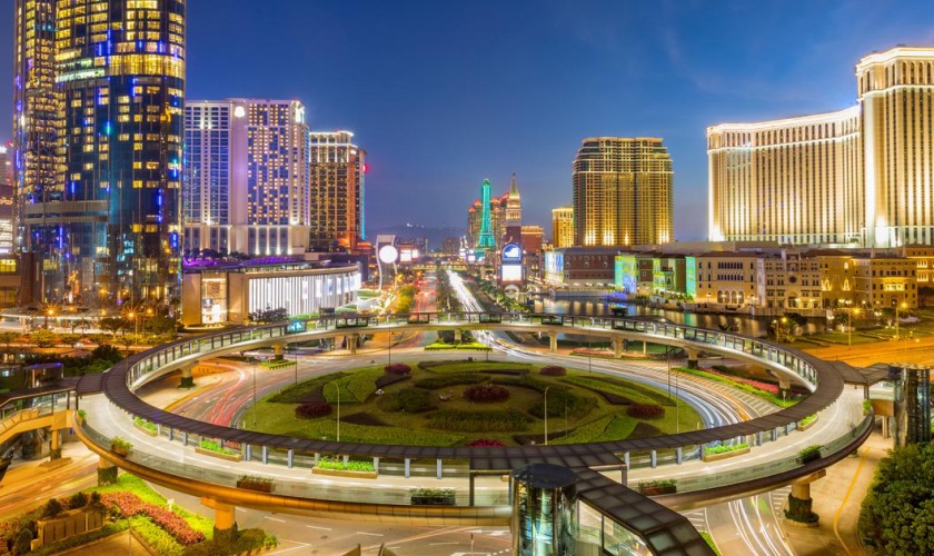 Macau Casino Employee Arrested for HK$400,000 Chip Theft!