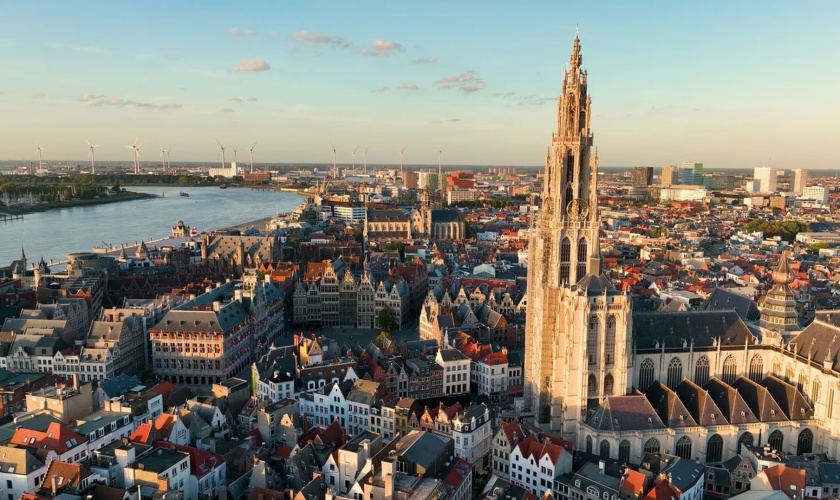 Belgium Warns of Summer Gambling Licence Delays as Holiday Season Slows Processing