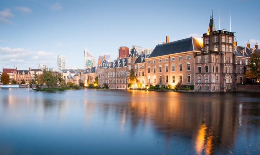 Dutch State Secretary Signals Gambling Ad Ban Amid Cruks Loophole Concerns