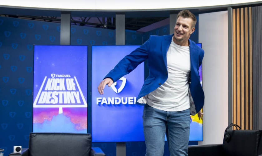 FanDuel Breaks Ground with Live Dealer Experience Featuring NFL Legend Rob Gronkowski!