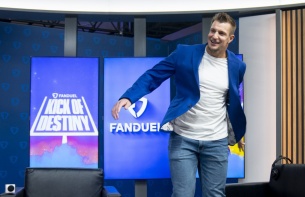 FanDuel Breaks Ground with Live Dealer Experience Featuring NFL Legend Rob Gronkowski!